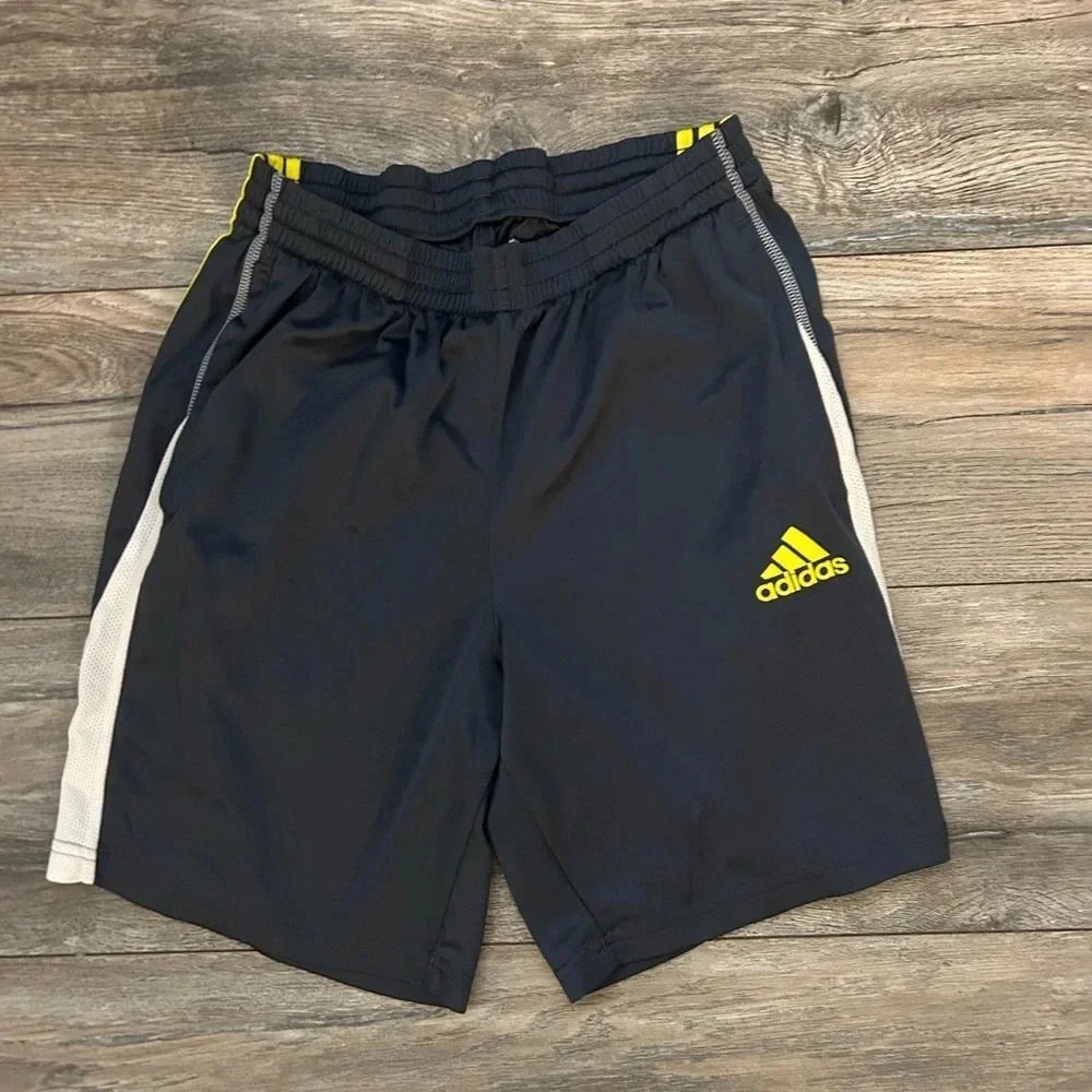 ADIDAS DESIGNED 2 MOVE 3-STRIPES PRIMEBLUE SHORTS